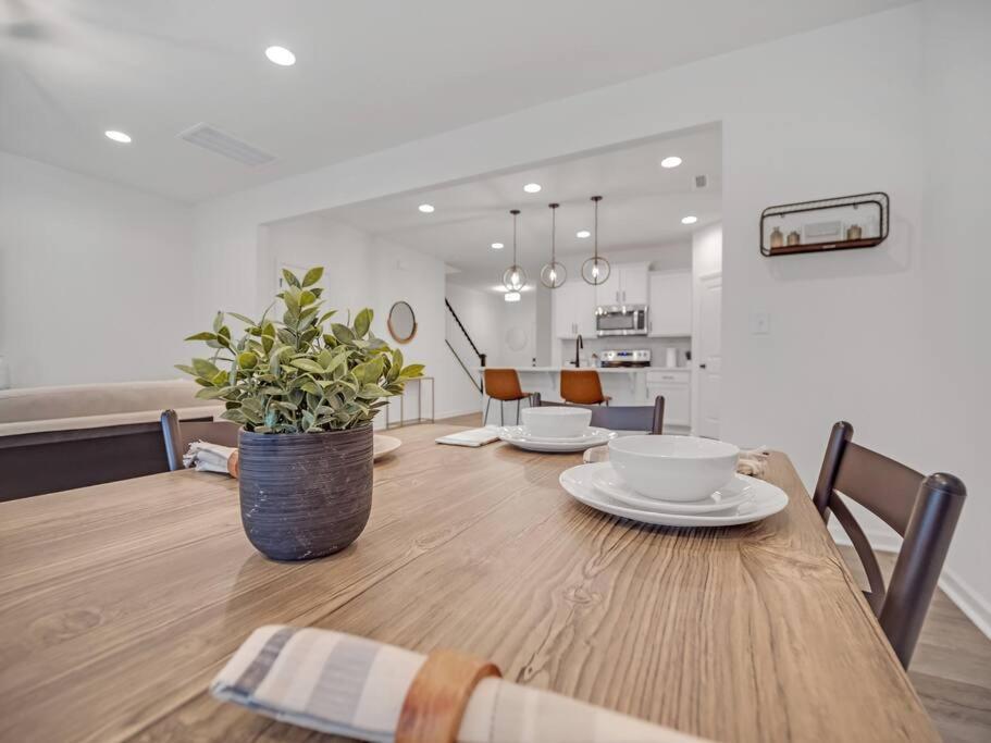 Gorgeous New Townhome/Charlotte! Luaran gambar