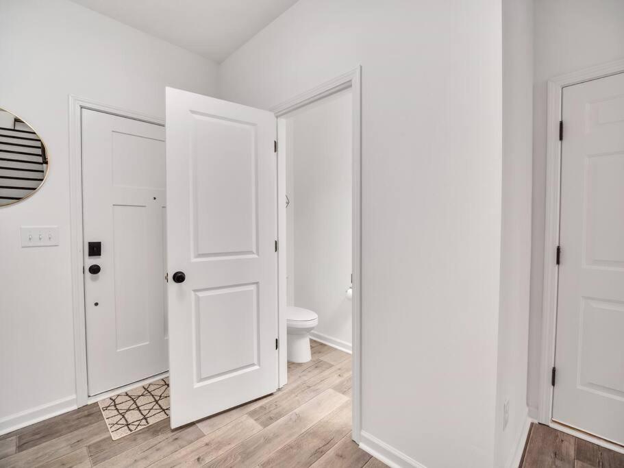 Gorgeous New Townhome/Charlotte! Luaran gambar