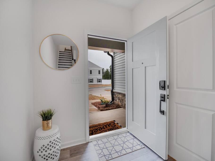 Gorgeous New Townhome/Charlotte! Luaran gambar