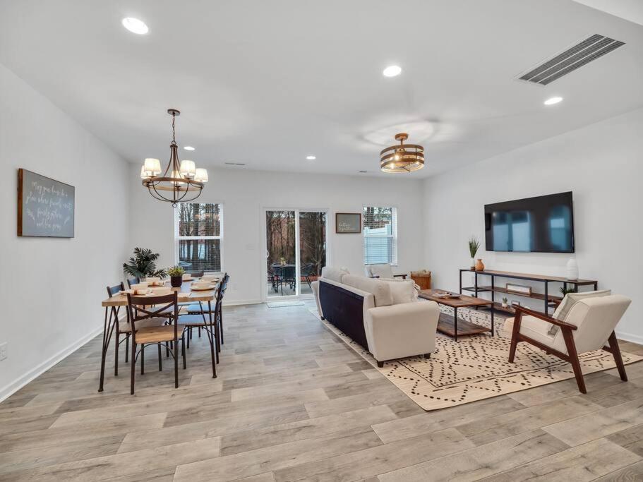 Gorgeous New Townhome/Charlotte! Luaran gambar