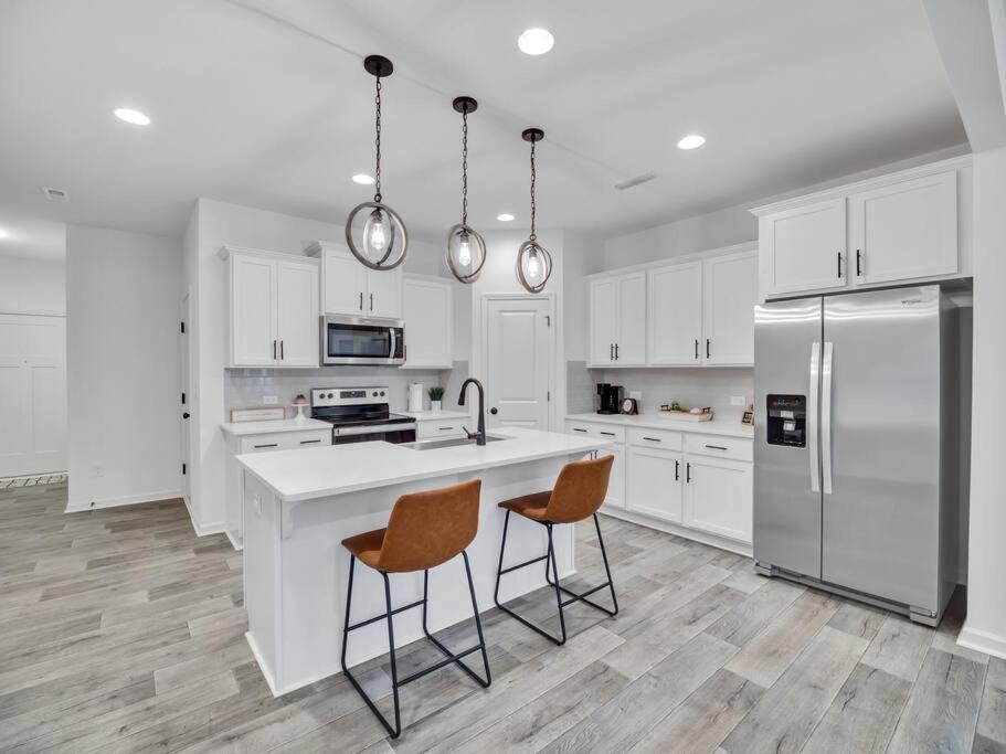 Gorgeous New Townhome/Charlotte! Luaran gambar