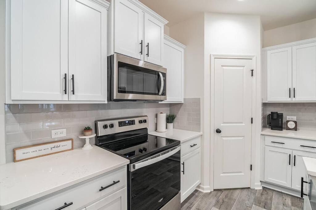 Gorgeous New Townhome/Charlotte! Luaran gambar